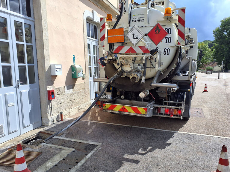SNCF : chantier à la gare de Mouchard