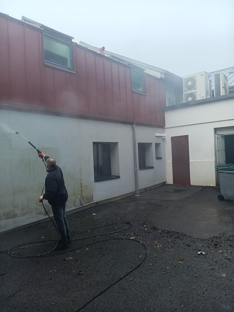 Evole Energies : nettoyage station-service de Baume-les-Dames