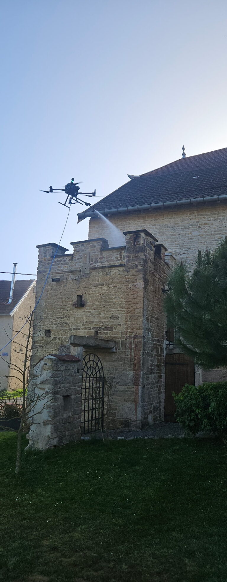 NETTOYAGE FACADES ET TOITURES DRONE